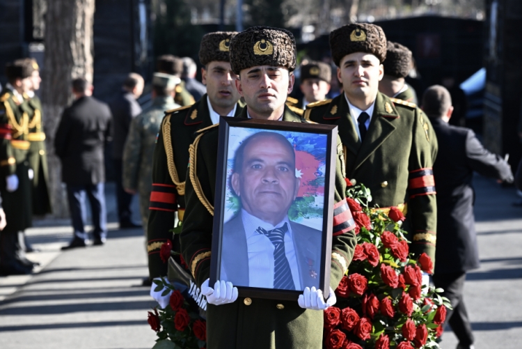 Milli Qəhrəman Şahin Tağıyev dəfn edilib -
