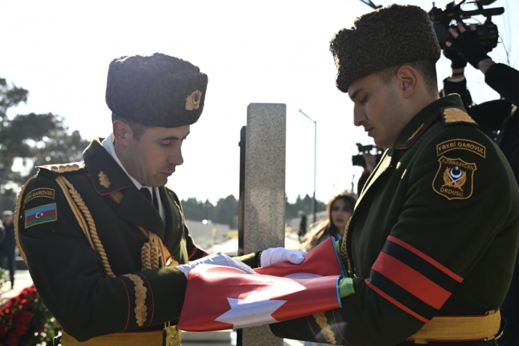 Milli Qəhrəman Şahin Tağıyev dəfn edilib -
