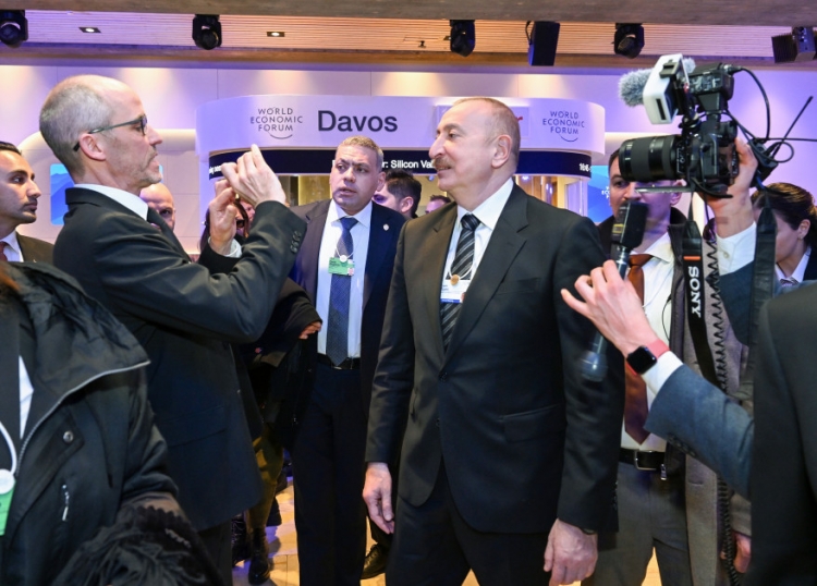 Prezident Davosda panel iclasda iştirak edib -