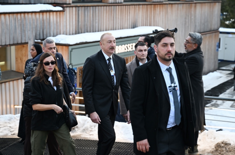 Prezident Davosda panel iclasda iştirak edib -
