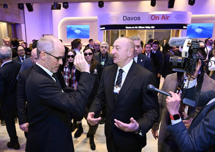 Prezident Davosda panel iclasda iştirak edib -