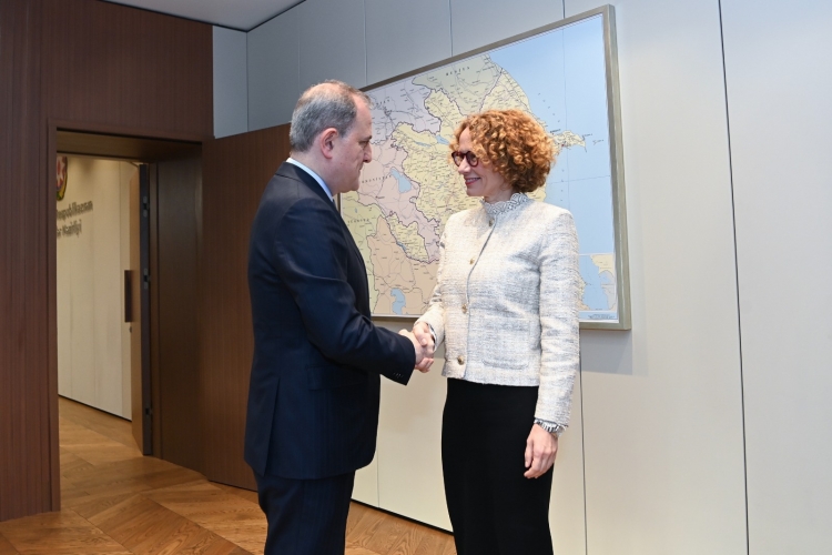 Ceyhun Bayramov Radmila Şekerinskanı qəbul edib