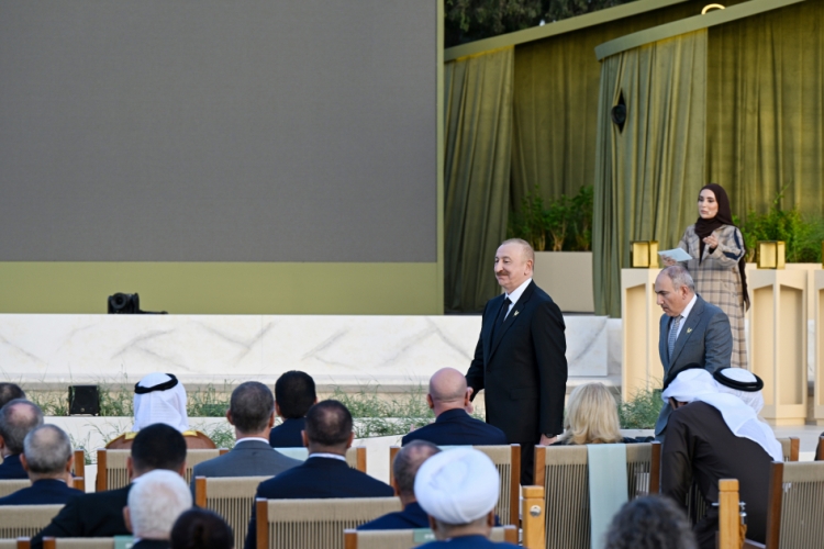 Əbu-Dabidə Prezident İlham Əliyevə mükafat təqdim olunub -