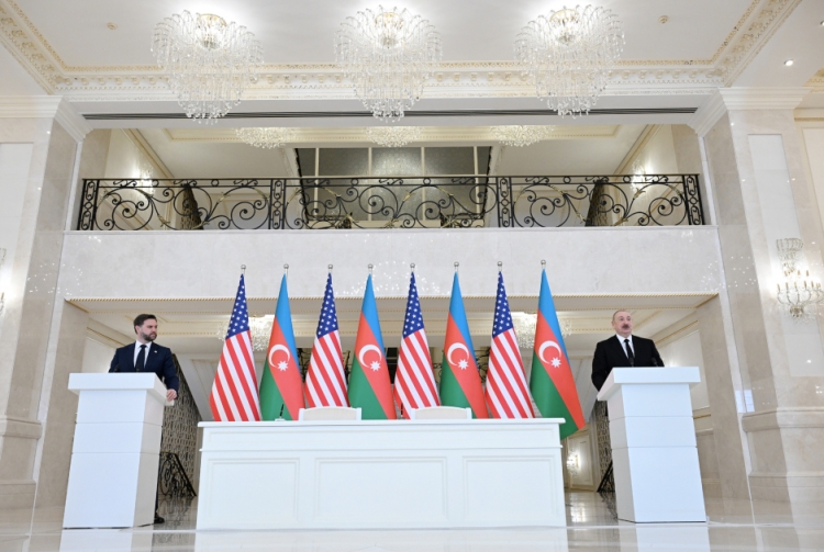 İlham Əliyev və Cey. Di. Vens mətbuata bəyanatlarla çıxış ediblər -