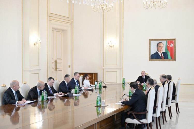 İlham Əliyev müşavirə keçirib -