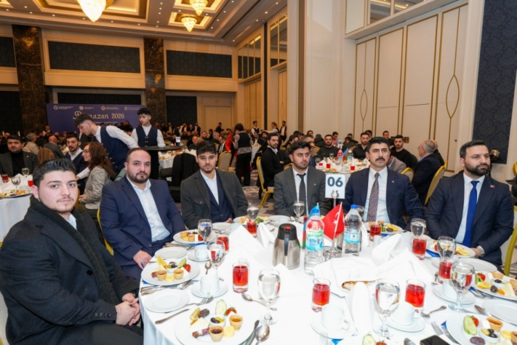 İstanbulda azərbaycanlılar üçün iftar süfrəsi açılıb -
