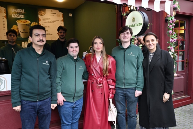 Alena Əliyeva Novruz yarmarkasını ziyarət edib -