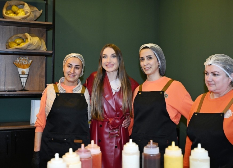 Alena Əliyeva Novruz yarmarkasını ziyarət edib -