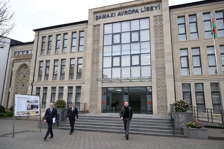 İlham Əliyev Şamaxı Avropa liseyinin yeni binasının açılışında iştirak edib