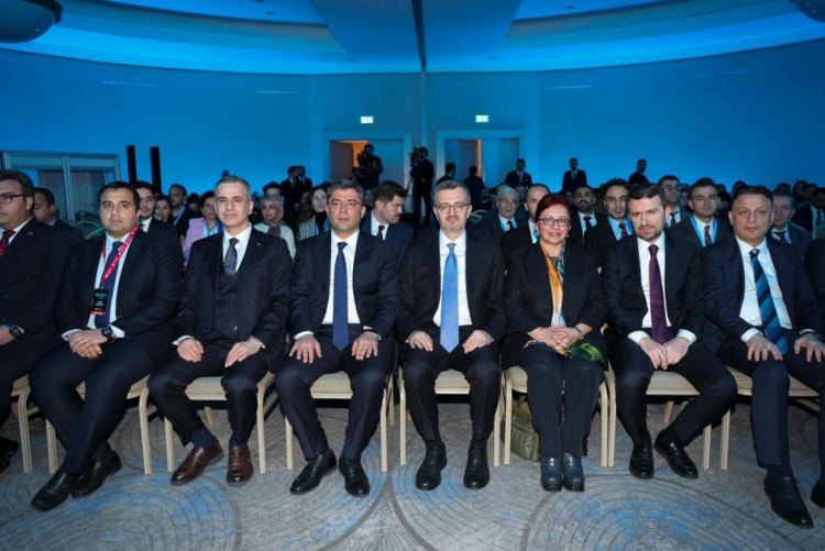 Əhməd İsmayılovla Burhanettin Duran arasında görüş keçirilib