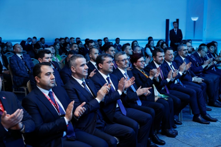 Əhməd İsmayılovla Burhanettin Duran arasında görüş keçirilib