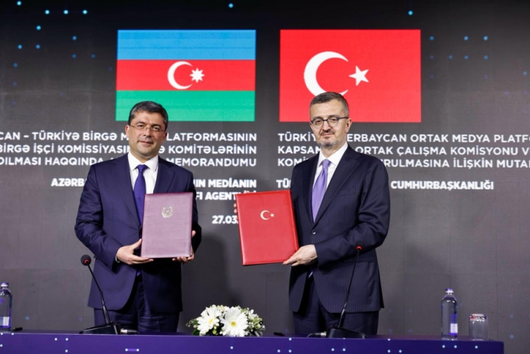 Əhməd İsmayılovla Burhanettin Duran arasında görüş keçirilib
