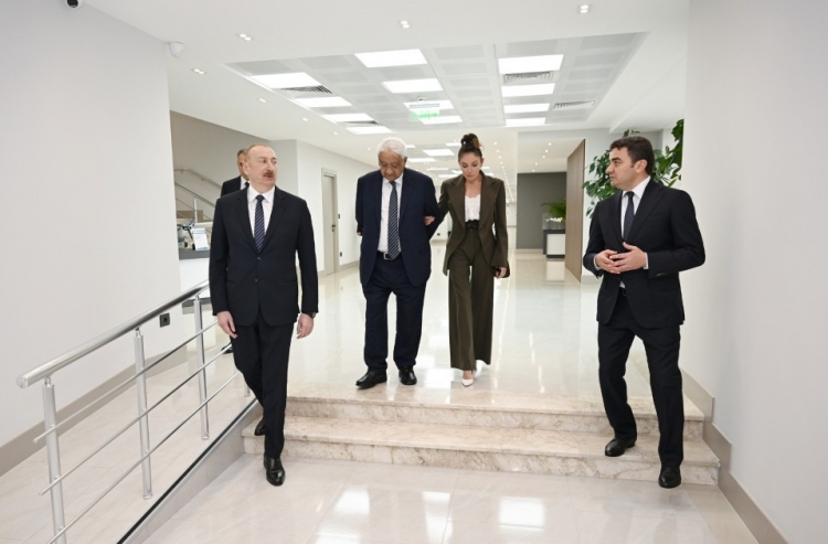 Prezident Milli Aviasiya Akademiyasında açılışda olub -
