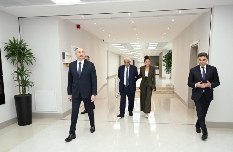 Prezident Milli Aviasiya Akademiyasında açılışda olub -
