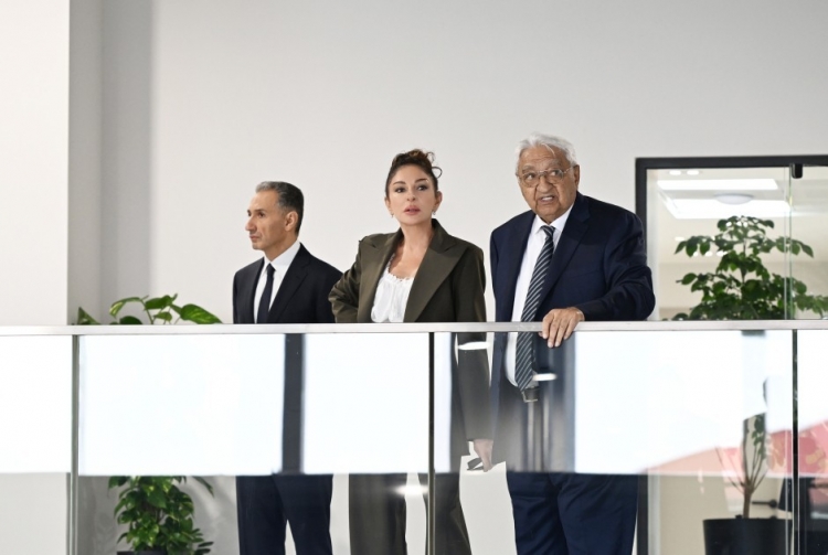 Prezident Milli Aviasiya Akademiyasında açılışda olub -