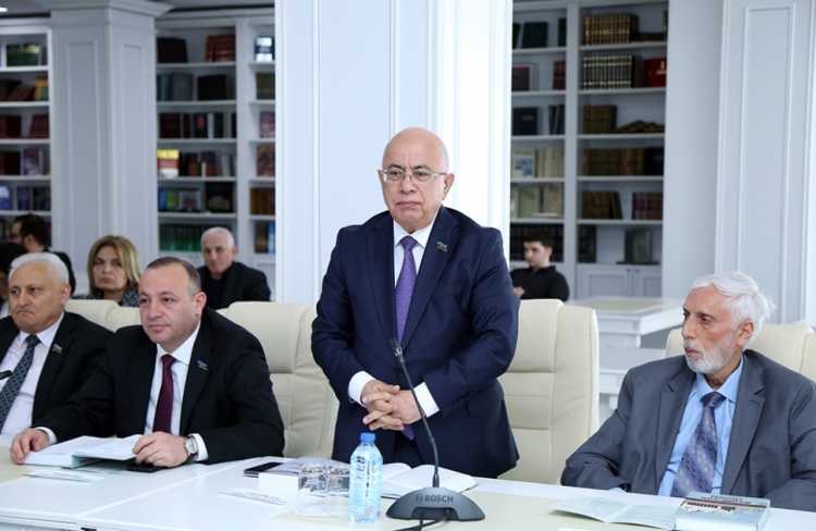 AMEA-da “Dünya hərb sənətinin Nadir şah zirvəsi” kitabının təqdimatı olub