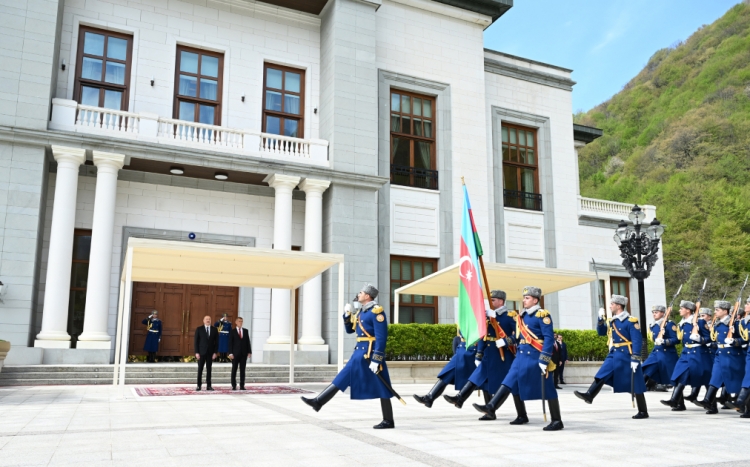 Qəbələdə Çexiyanın Baş nazirinin rəsmi qarşılanma mərasimi olub -