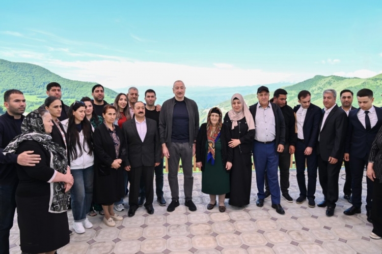 Prezident İlham Əliyev Şuşaya gedib -