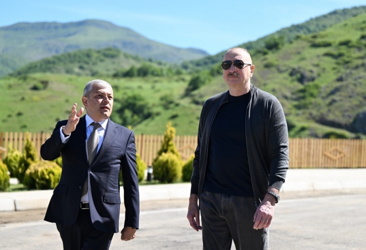 Prezident İlham Əliyev Şuşaya gedib -