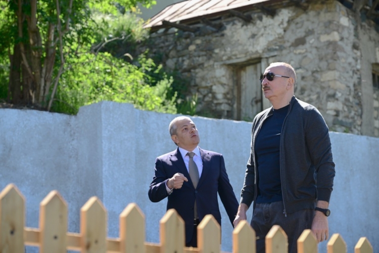 Prezident İlham Əliyev Şuşaya gedib -