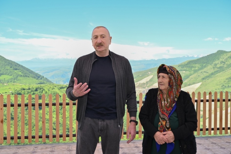 Prezident İlham Əliyev Şuşaya gedib -