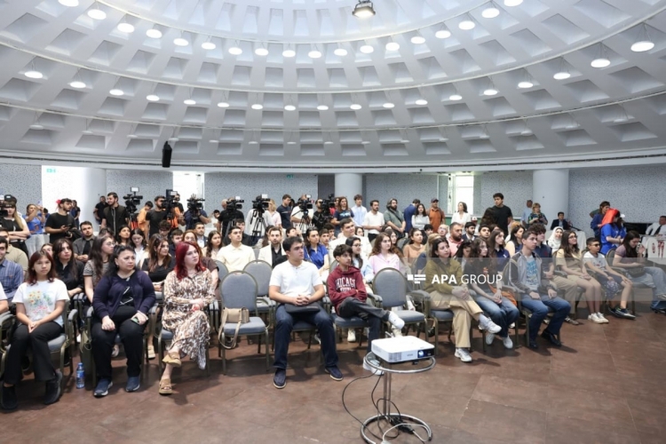 Bakıda ABŞ məzunları sərgisi təşkil edilib