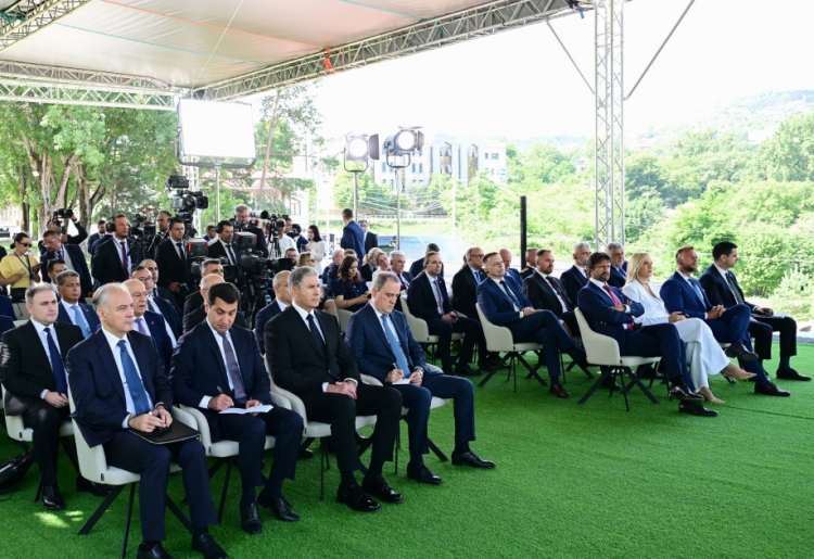 Prezidentlər mətbuata bəyanatlarla çıxış ediblər -