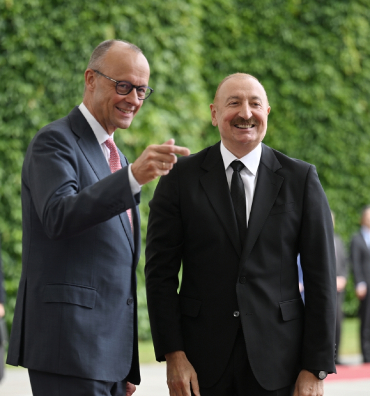 İlham Əliyevin Berlində rəsmi qarşılanma mərasimi keçirilib